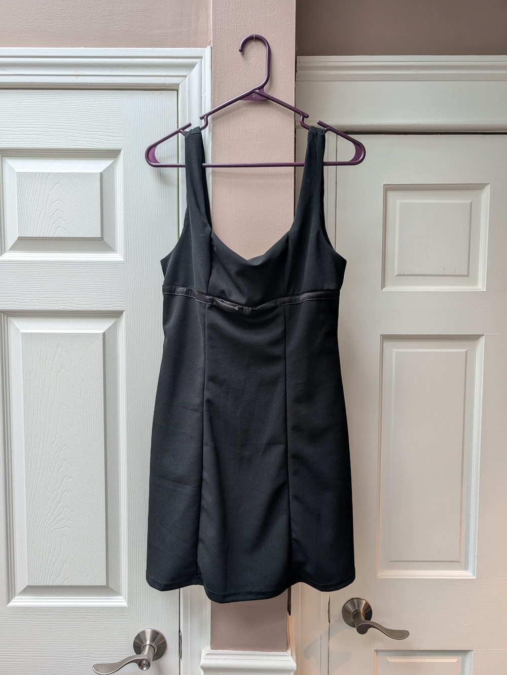 SHEIN Black Sleeveless Mini Dress with Sweetheart Neckline
